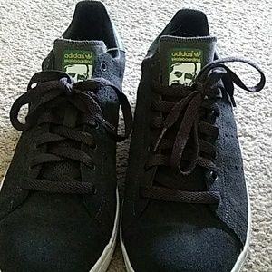 Addias skating shoes